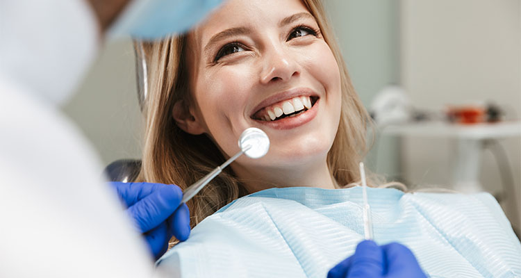 Schöne Zähne in Essen: Bleaching, Veneers